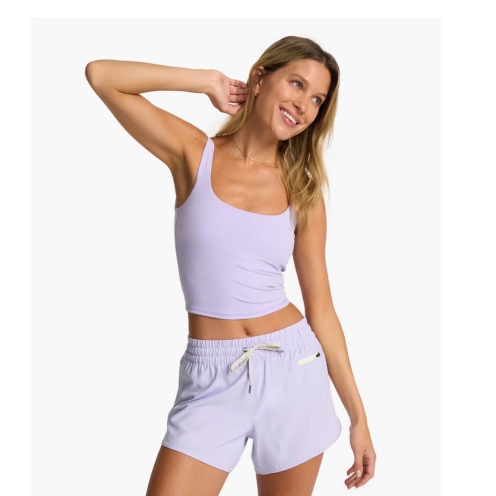 Vuori daily crop zinnia work out top